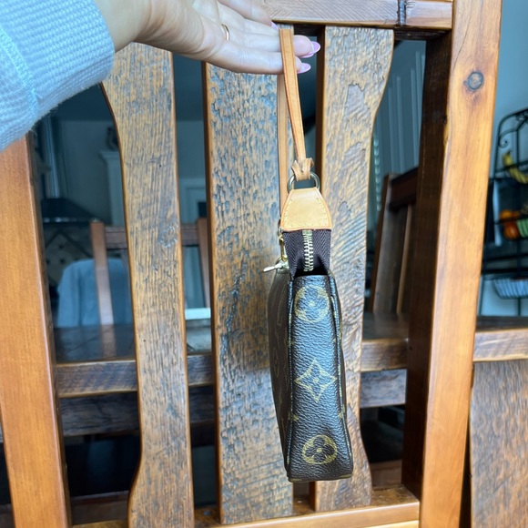 SOLD ‼️ LV Pochette Accessories - Picture 3 of 12